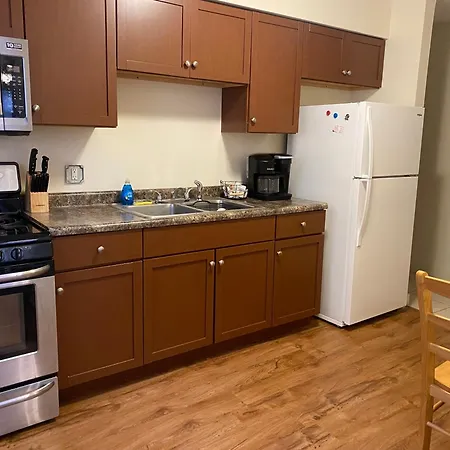 Spacious Updated 1 Bedroom Apartment