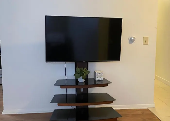 Apartment Spacious Updated 1 Bedroom *