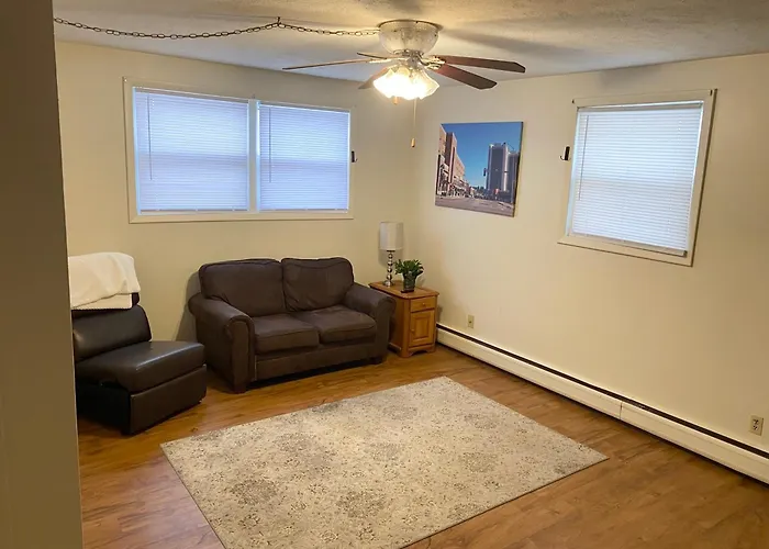 Spacious Updated 1 Bedroom Apartment